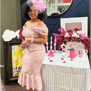 One-time wear. Pink floral Midi dress